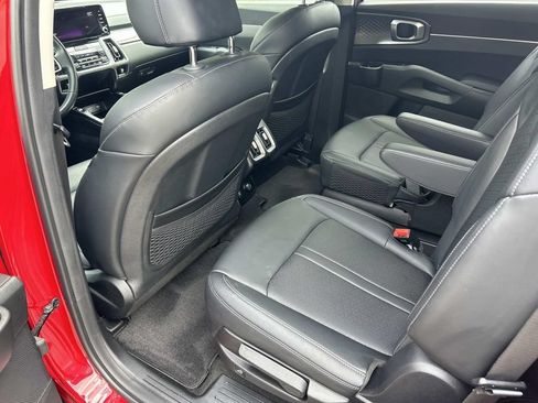 Used 2022 Kia Sorento S FWD image 19