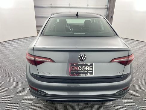 Used 2022 Volkswagen Jetta SE image 8