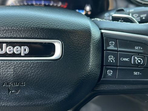 Used 2023 Jeep Grand Cherokee Altitude AWD/4WD image 25