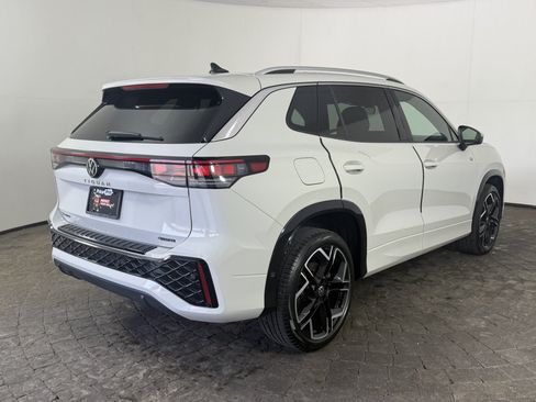 Used 2026 Volkswagen Tiguan SEL R-Line AWD/4WD image 9