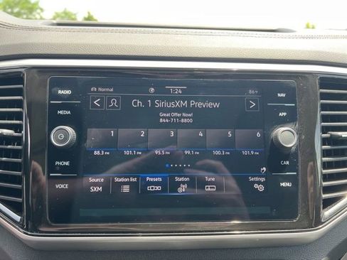 Used 2023 Volkswagen Atlas SEL AWD/4WD image 17