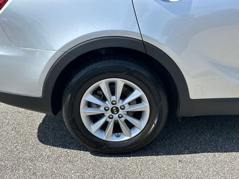 Used 2019 Kia Sorento L FWD image 17
