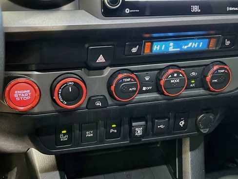 Used 2021 Toyota Tacoma TRD Off-Road w/ TRD Premium Off Road Package AWD/4WD image 14