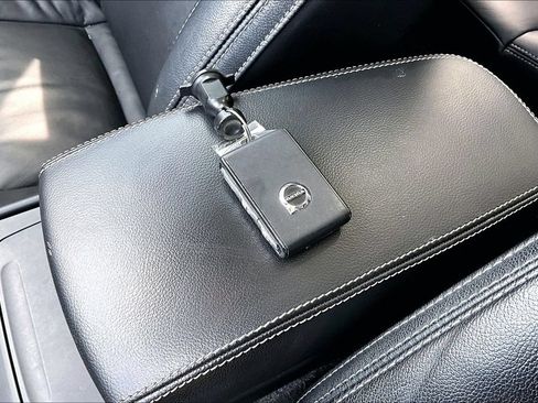 Used 2023 Volvo XC40 B4 Plus w/ Protection Package Premier FWD image 11