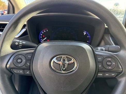 Used 2022 Toyota Corolla LE image 23