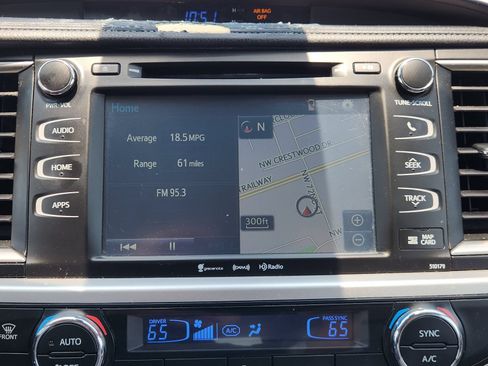 Used 2017 Toyota Highlander AWD V6 image 20