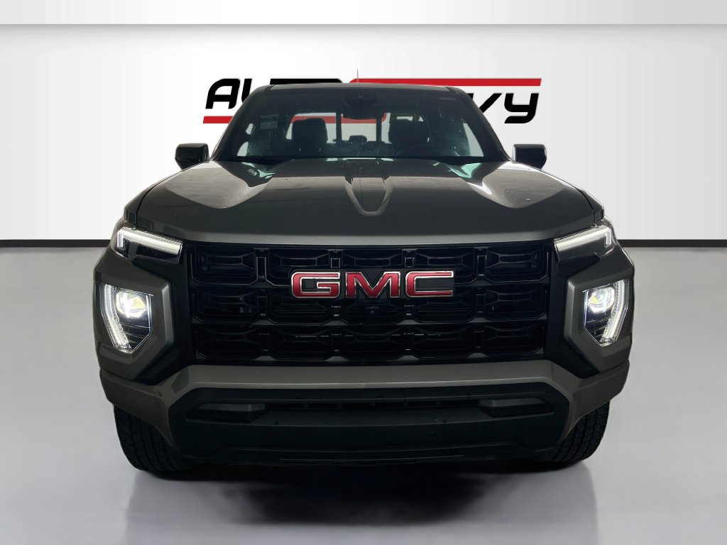 Used 2025 GMC Canyon Elevation w/ Technology Package AWD/4WD image 2