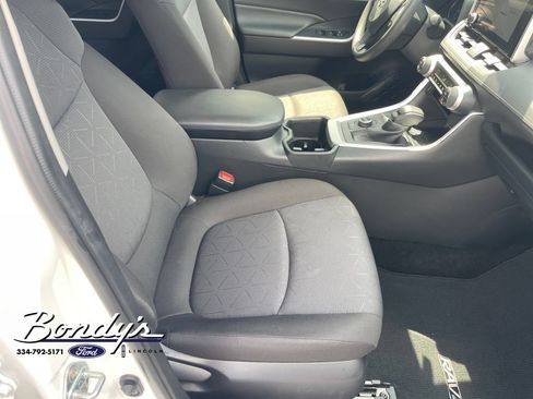 Used 2025 Toyota RAV4 XLE w/ Convenience Package AWD/4WD image 18