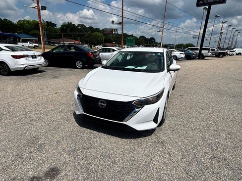 Used 2024 Nissan Sentra S FWD image 9