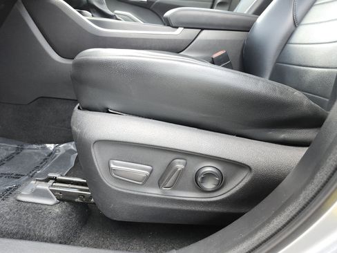 Used 2021 Toyota Highlander XLE FWD image 22