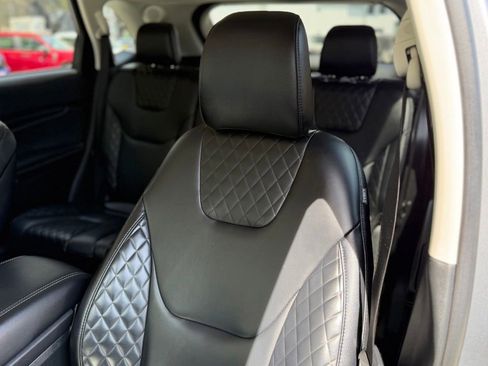 Used 2024 Ford Edge Titanium AWD/4WD image 10