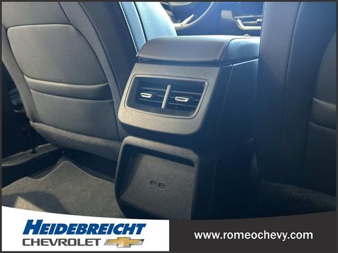 Used 2024 Chevrolet Equinox EV LT FWD image 17
