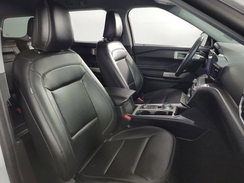 Used 2024 Ford Explorer XLT w/ Equipment Group 202A image 14