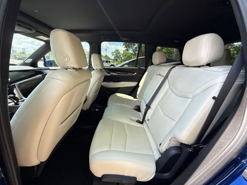Certified 2024 Cadillac XT6 Sport w/ Technology Package AWD/4WD image 13