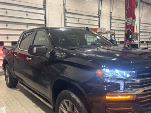 Used 2021 Chevrolet Silverado 1500 High Country w/ Technology Package image 2