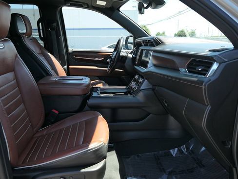 Used 2024 GMC Yukon Denali Ultimate AWD/4WD image 28
