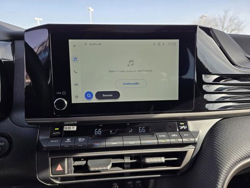 Used 2025 Toyota Camry SE image 17