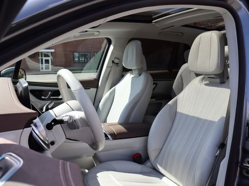 Used 2023 Mercedes-Benz EQS 450+ SUV image 12
