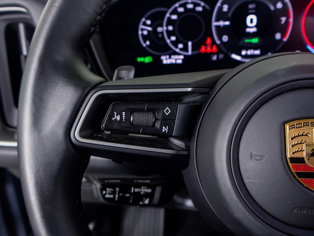 Certified 2026 Porsche Cayenne E-Hybrid Coupe AWD/4WD image 18