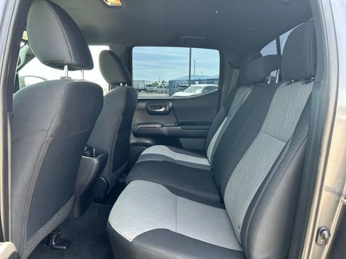 Used 2021 Toyota Tacoma TRD Off-Road w/ Technology Package image 13