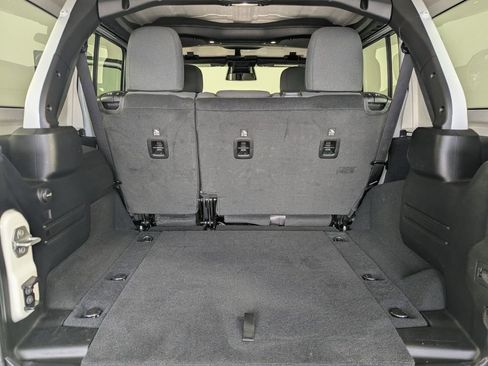Used 2026 Jeep Wrangler Unlimited Rubicon AWD/4WD image 25