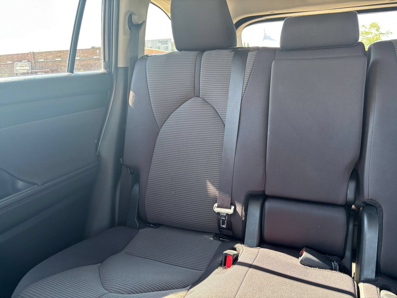 Used 2025 Toyota Highlander LE FWD image 40