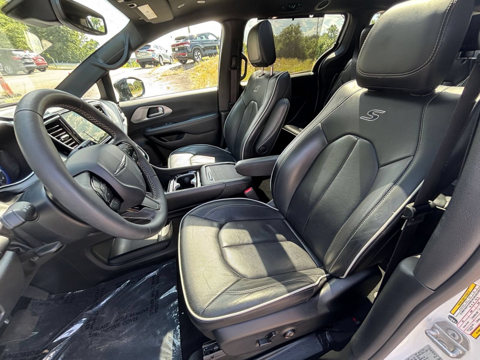 Used 2025 Chrysler Pacifica Limited FWD image 39