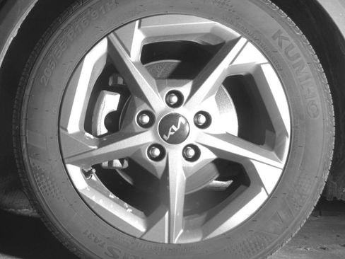 Used 2025 Kia K4 FWD image 12