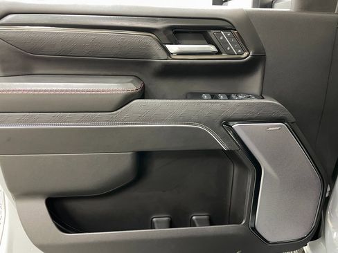 Used 2024 GMC Sierra 2500 AT4X image 32