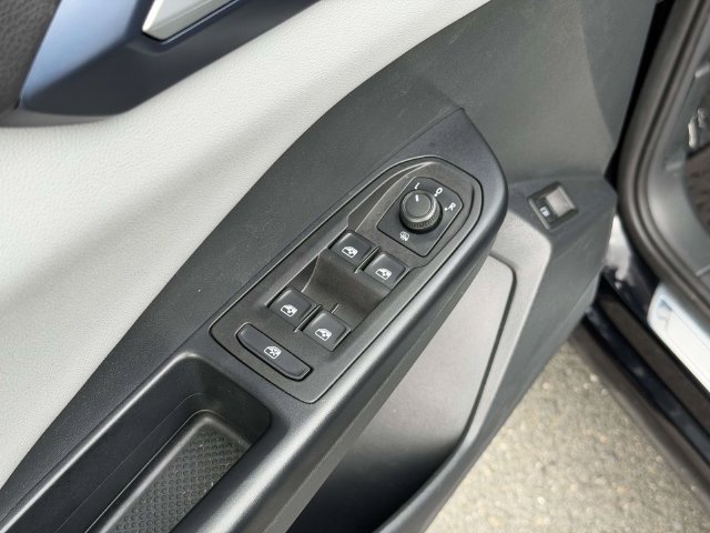 Used 2023 Volkswagen Taos SE FWD image 16
