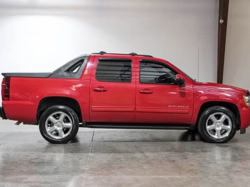 Used 2011 Chevrolet Avalanche LS RWD image 11