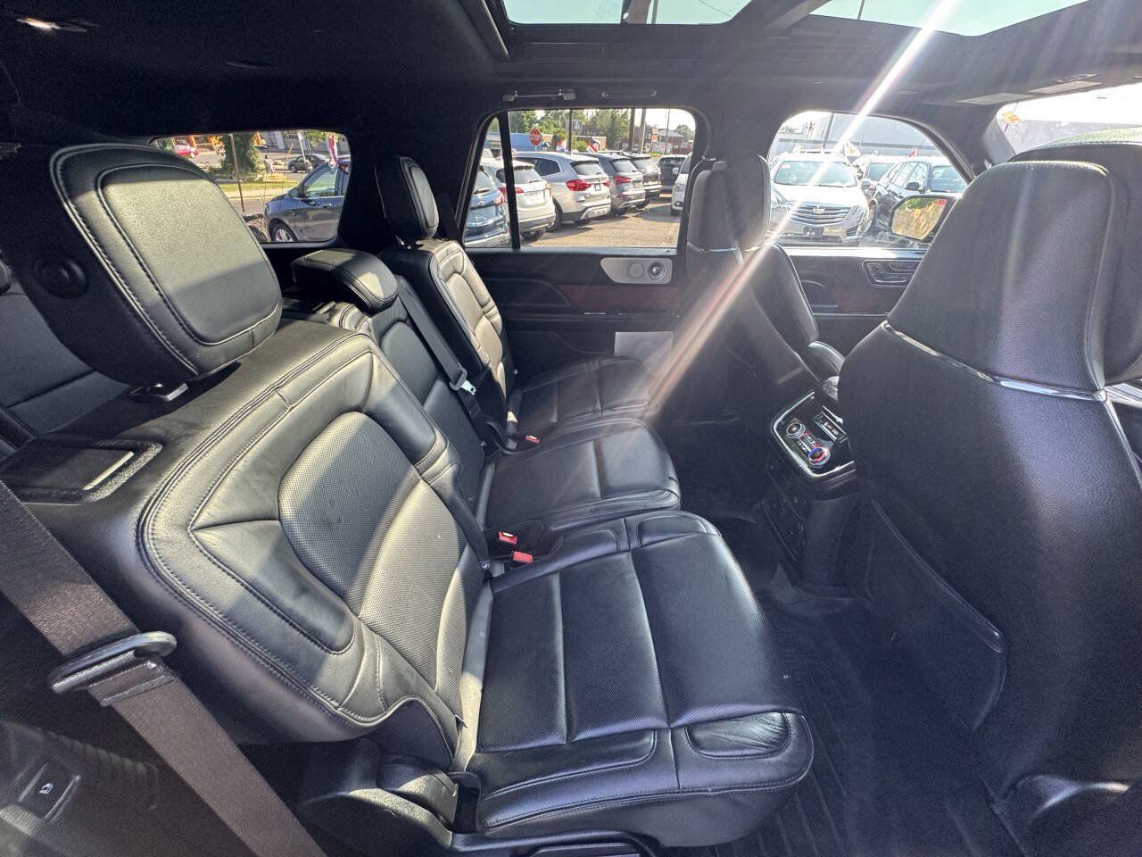 Used 2018 Lincoln Navigator Reserve w/ Technology Package AWD/4WD image 30