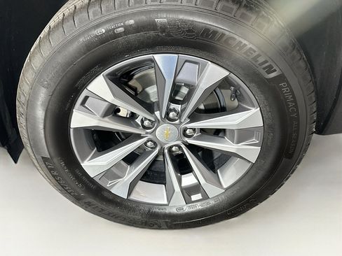 Used 2025 Chevrolet Equinox LT AWD/4WD image 11