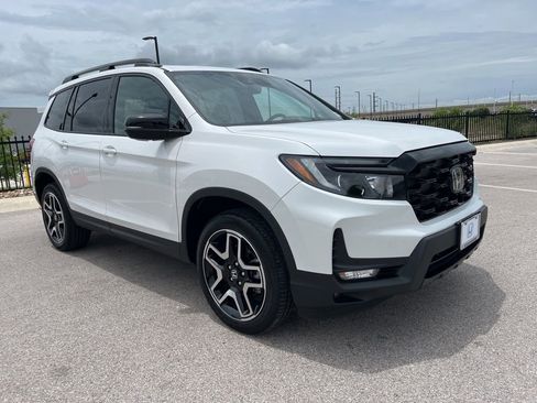 Certified 2023 Honda Passport Elite image 3