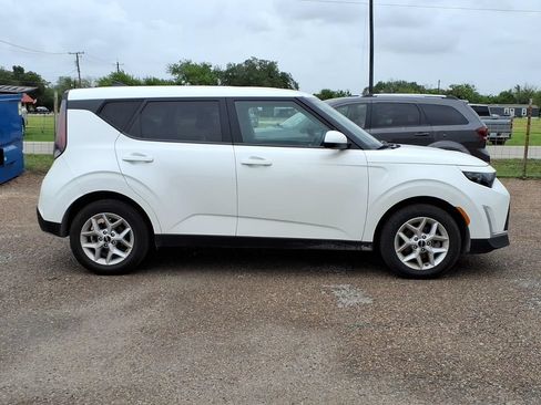 Used 2024 Kia Soul LX w/ Option Group 015 FWD image 2