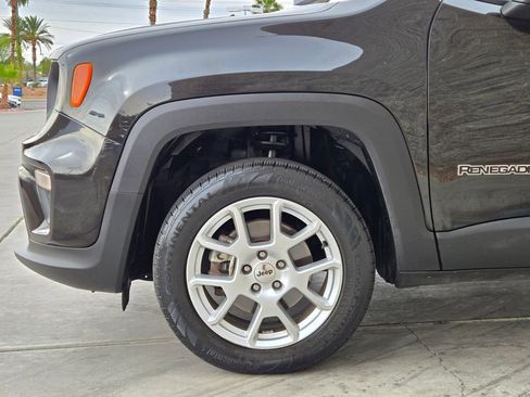 Used 2022 Jeep Renegade Latitude w/ Convenience Group AWD/4WD image 11