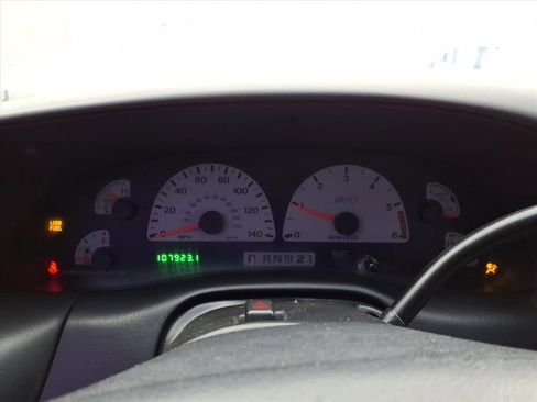 Used 2002 Ford F150 Lightning RWD image 19