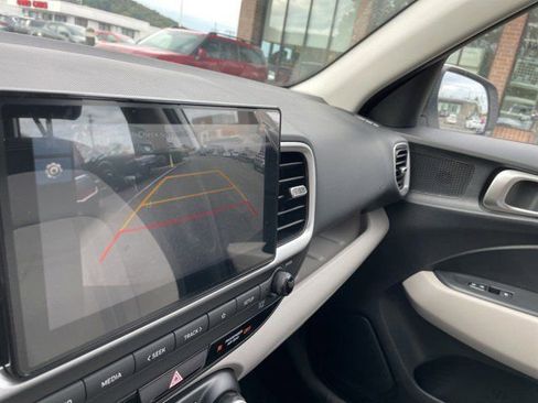 New 2025 Hyundai Venue SEL image 14