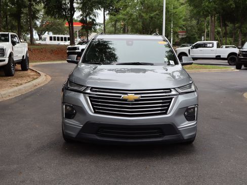 Used 2023 Chevrolet Traverse Premier FWD image 3