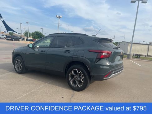 Used 2025 Chevrolet Trax LT w/ Driver Confidence Package FWD image 3