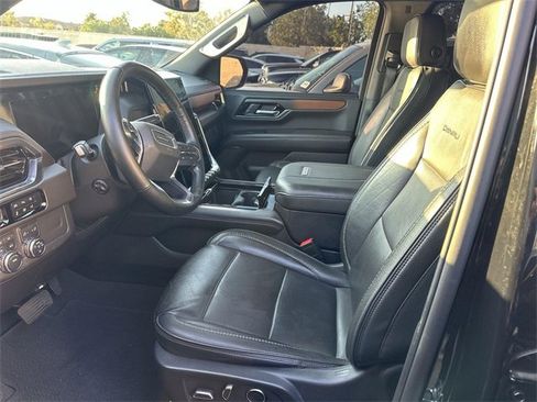 Used 2025 GMC Yukon XL Denali image 7