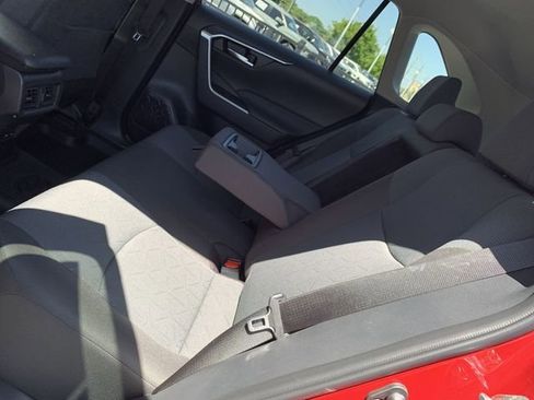 Used 2025 Toyota RAV4 XLE FWD image 10