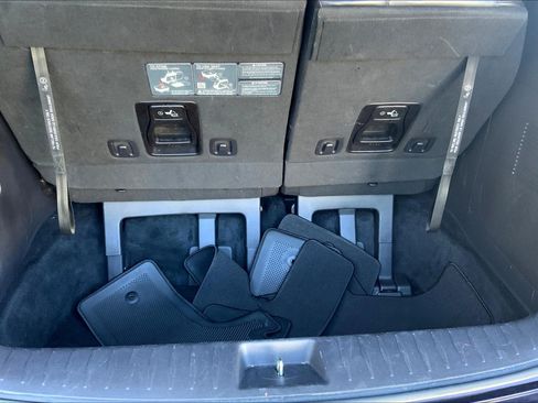 Used 2024 Kia Carnival LX image 36