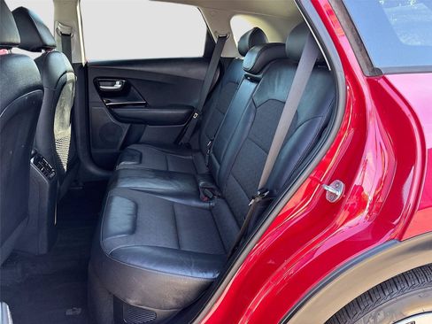 Used 2017 Kia Niro EX FWD image 23
