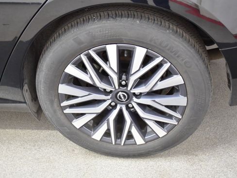 Used 2025 Nissan Altima 2.5 SV FWD image 31