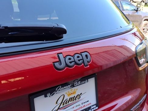 Used 2025 Jeep Compass Trailhawk AWD/4WD image 31