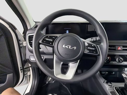 Used 2024 Kia Seltos LX AWD/4WD image 13