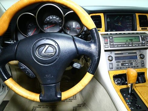 Used 2003 Lexus SC 430 Convertible image 31