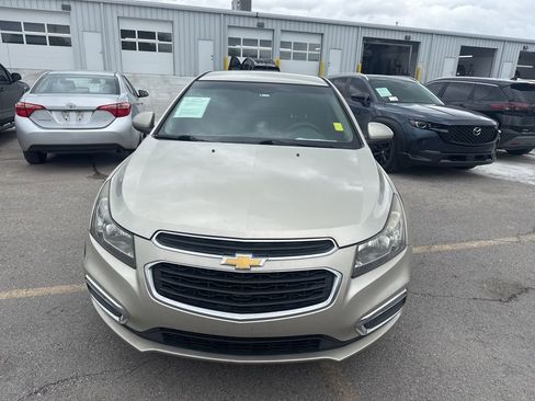 Used 2016 Chevrolet Cruze LT w/ Technology Package FWD image 2
