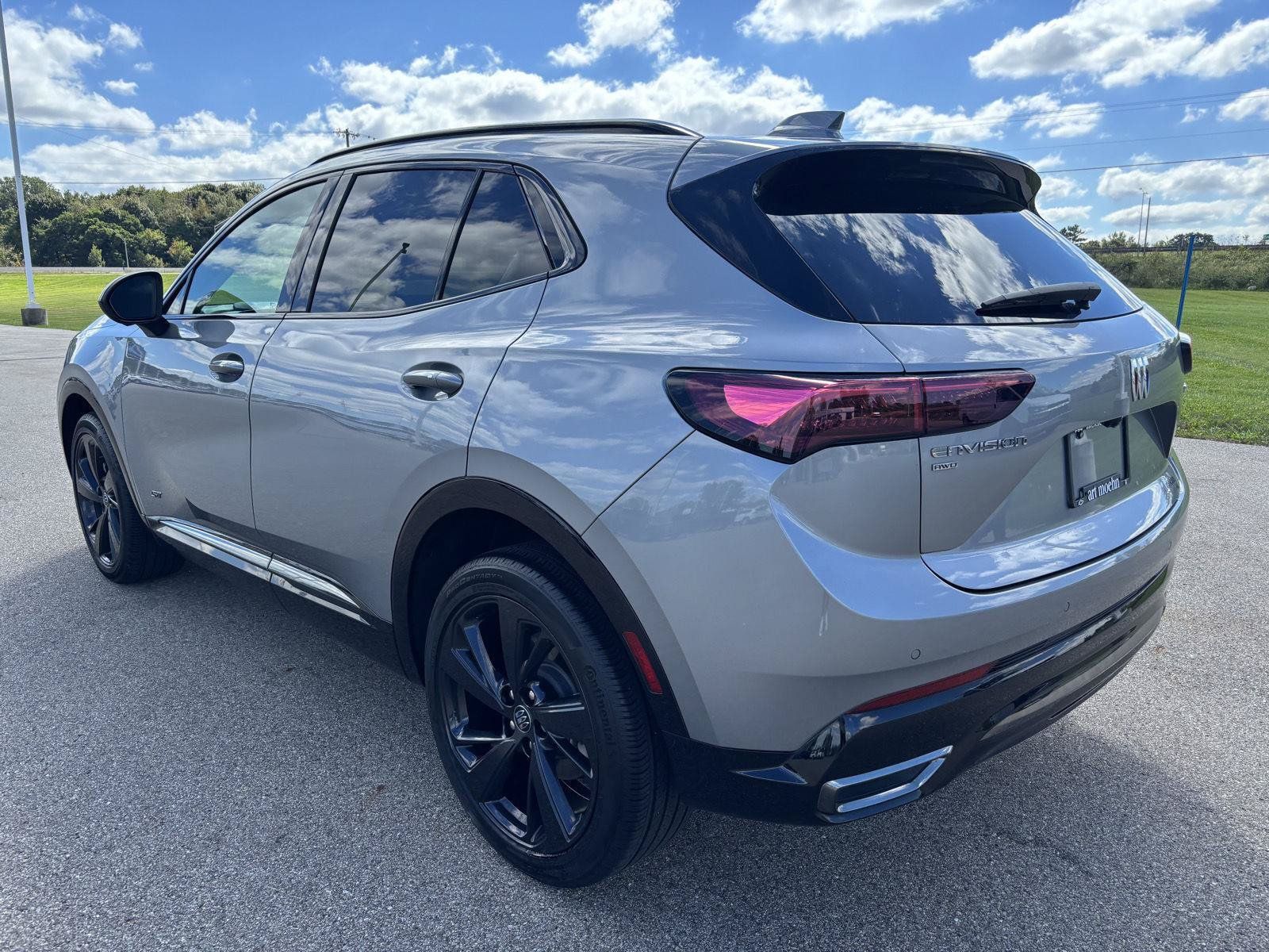 Used 2024 Buick Envision Sport Touring AWD/4WD image 3